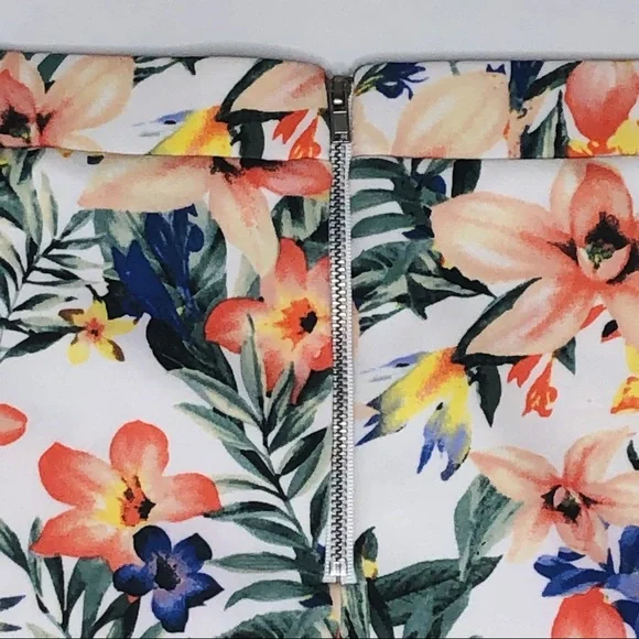Forever 21 | Floral | Mini Skirt - Picture 3 of 7